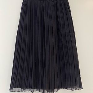 Flowy navy midi skirt